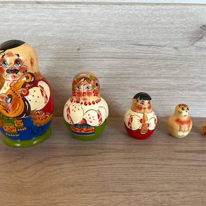 Nesting doll Russian matryoshka  5 dolls in 1 Nesting dolls Handmade wooden toy Wood dolls Vintage russian wood hand painted Matryoshka doll