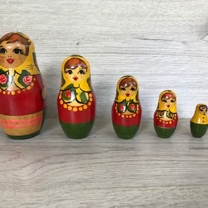 Nesting doll Russian matryoshka  6 dolls in 1 Nesting dolls Handmade wooden toy Wood dolls Vintage russian wood hand painted Matryoshka doll
