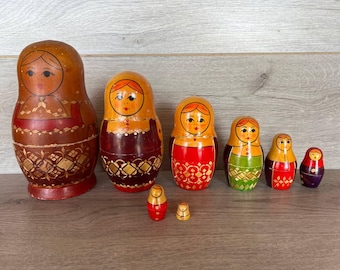 Nesting doll Russian matryoshka 8 dolls in 1 Nesting dolls Handmade wooden toy Wood dolls Vintage russian wood hand painted Matryoshka doll