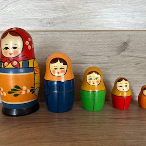 Nesting doll Russian matryoshka  5 dolls in 1 Nesting dolls Handmade wooden toy Wood dolls Vintage russian wood hand painted Matryoshka doll