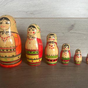 Nesting doll Russian matryoshka 7 dolls in 1 Nesting dolls Handmade wooden toy Wood dolls Vintage russian wood hand painted Matryoshka doll