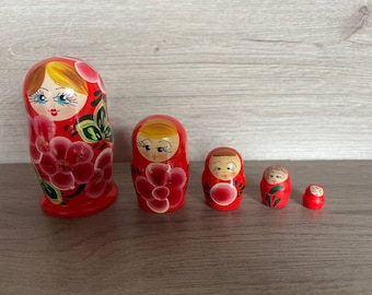 Nesting doll Russian matryoshka 5 dolls in 1 Nesting dolls Handmade wooden toy Wood dolls Vintage russian wood hand painted Matryoshka doll
