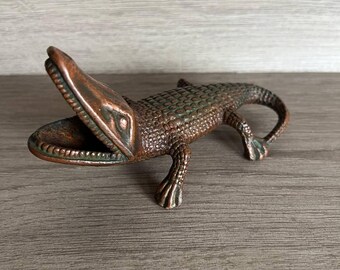 Vintage Lizard Ashtray: 80s Bronze Metal Gecko, Tobacciana Decor