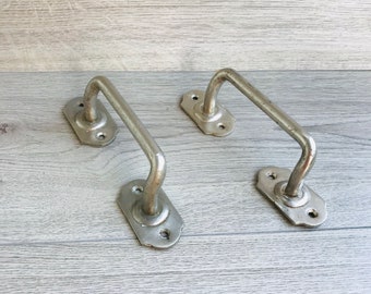 Vintage Metal Door Handles: Retro Farmhouse Decor