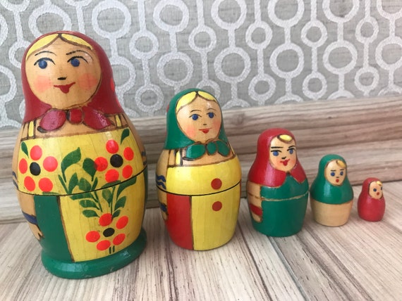 Nesting Russian Dolls Matryoshka 5 HAND PAINTED Hedgehog Family & Fruit basket 