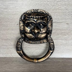 ドアハンドル 玄関 部屋のドア ドアノブ ライオンヘッド ハンドルとプル フロント 装飾ドアハードウェア 農家 金属塗装 素朴なデザイン