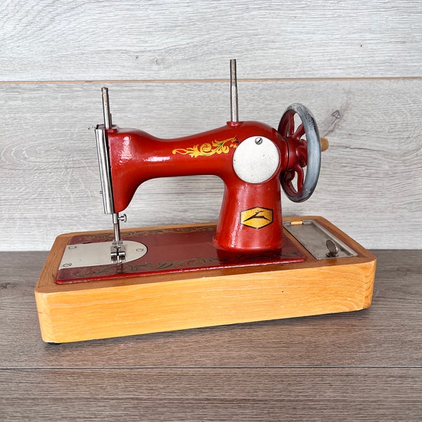 Vintage small manual children sewing machine Orange metal mini sewing toy Sewing studio decor modiste needlewoman Atelier decor Seamstress