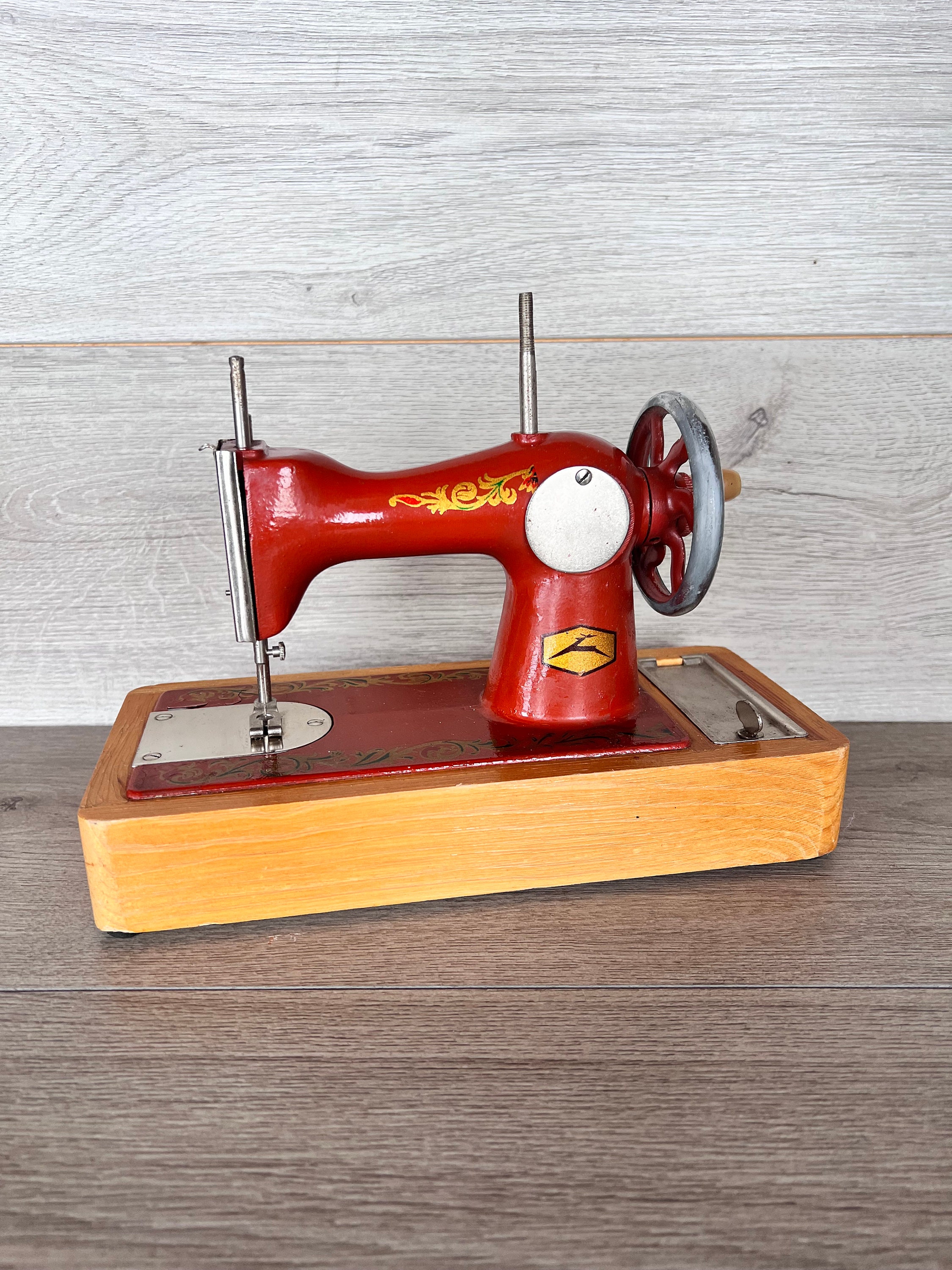 Small Sewing Machine Mini Vintage Model Chrismas Gifts Miniature Toys  Christmas