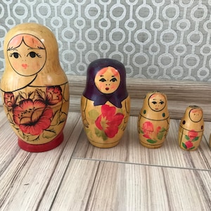 Nesting doll Russian matryoshka  5 dolls in 1 Nesting dolls Handmade wooden toy Wood dolls Vintage russian wood hand painted Matryoshka doll