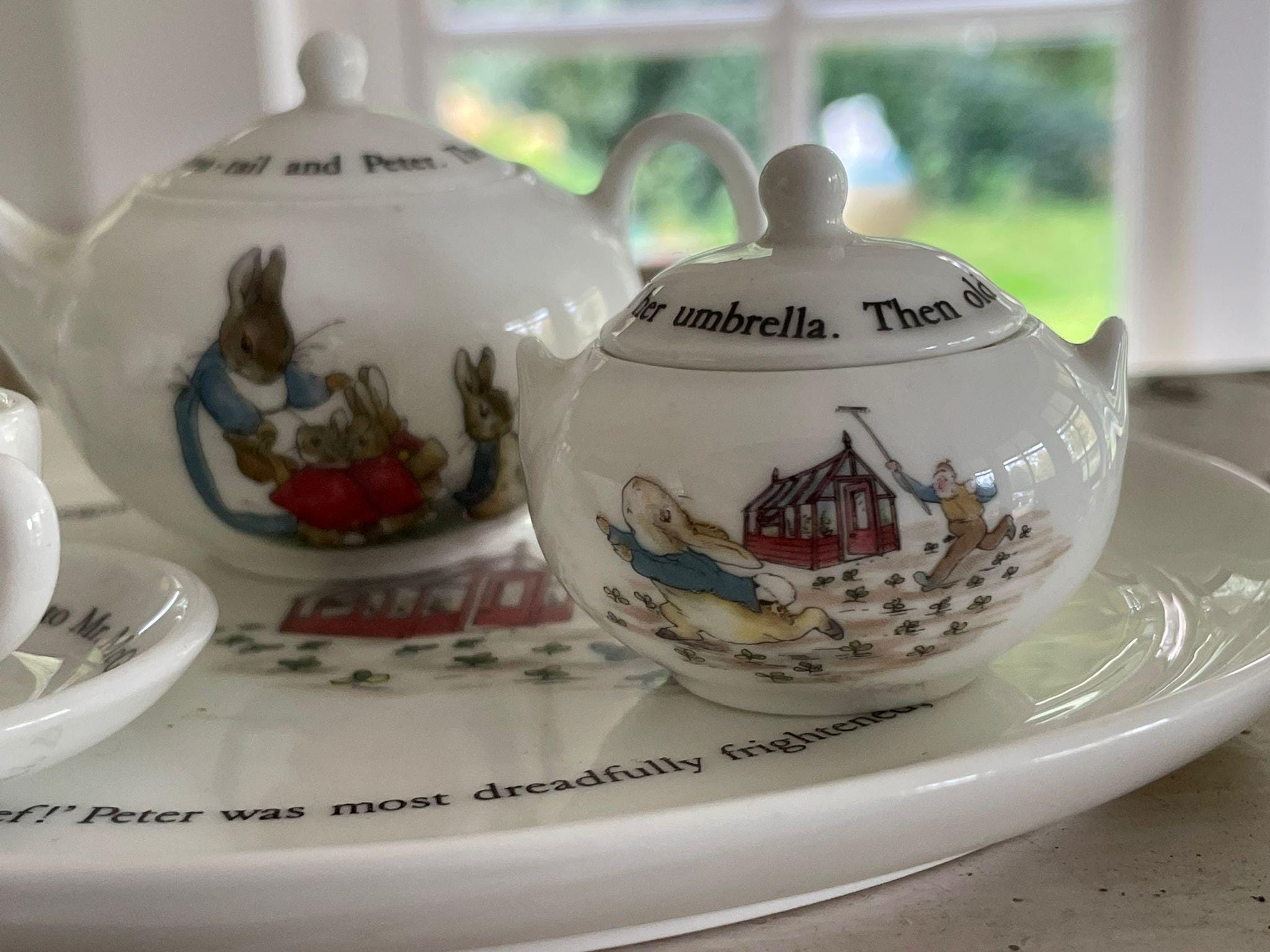 ウェッジウッド ピーターラビット ミニチュア ティー/コーヒーセット