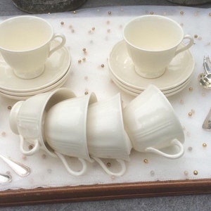 Wedgwood Queens Plain theekopjes en schotels, huwelijkscadeau, bruidsdouche cadeau