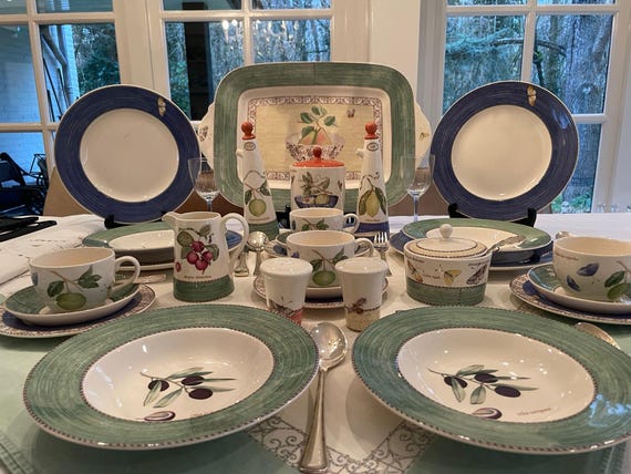 ウェッジウッド　サラズガーデン　4枚セット Wedgwood Sarah's Garden Dinnerware, 4 Place Settings, Floral Print