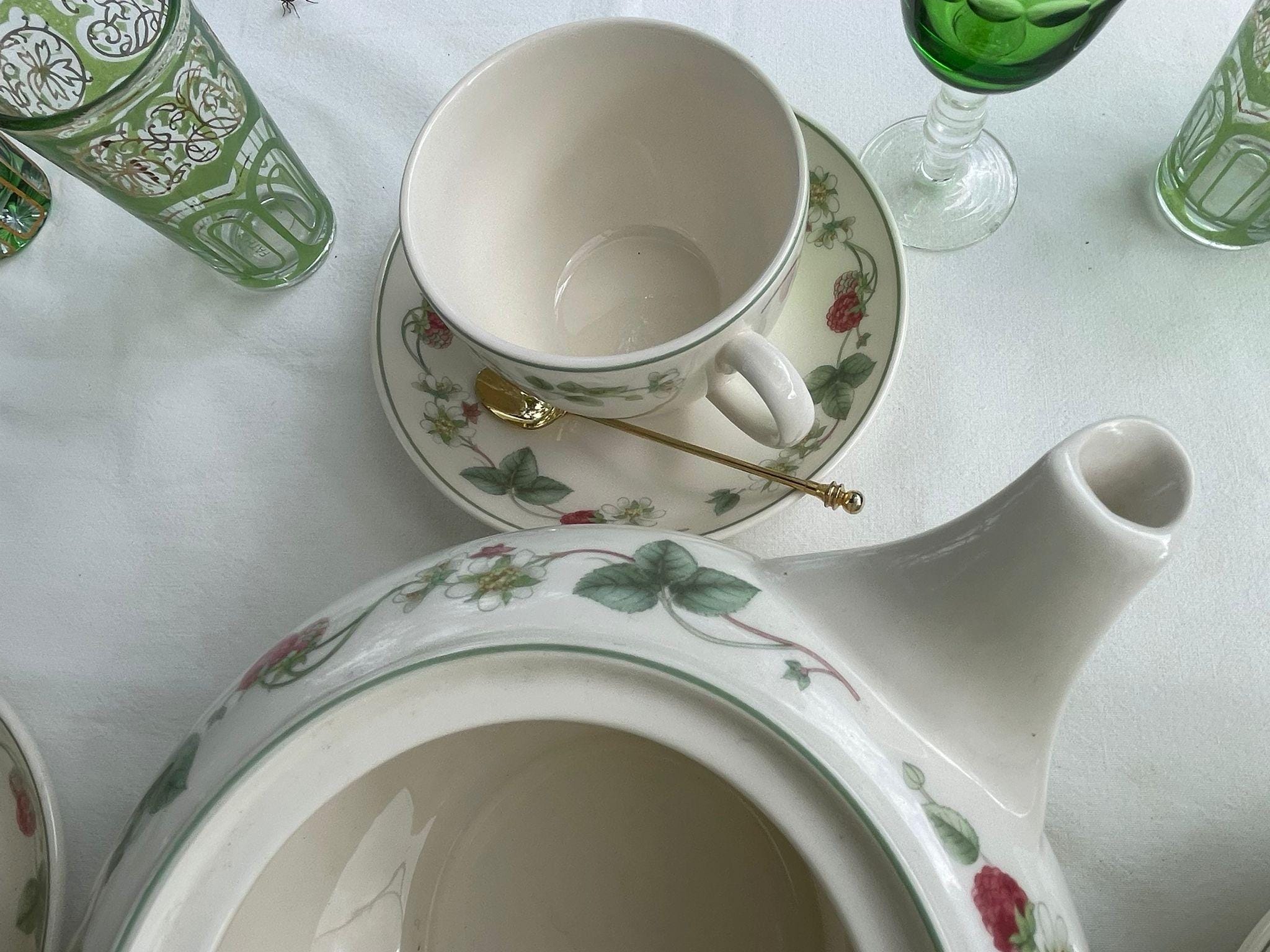 Wedgwood Queensware Raspberry Wedgwood Raspberry, Tea Set for 6 Place Settings, Collector’s Item ...