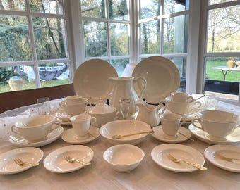 Set of 6 Timeless Wedgwood Queen's Ware- Traditional Plain Pasty