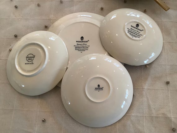 Wedgwood Queens Plain Dinner and Coffee Service, 6 Place Settings