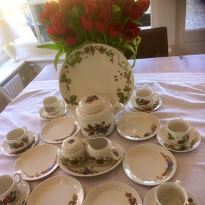 J & G Meakin, member of the Wedgwood group, tea service “Dragonfly” by Marjolein Bastin, wedding gift, birthday gift