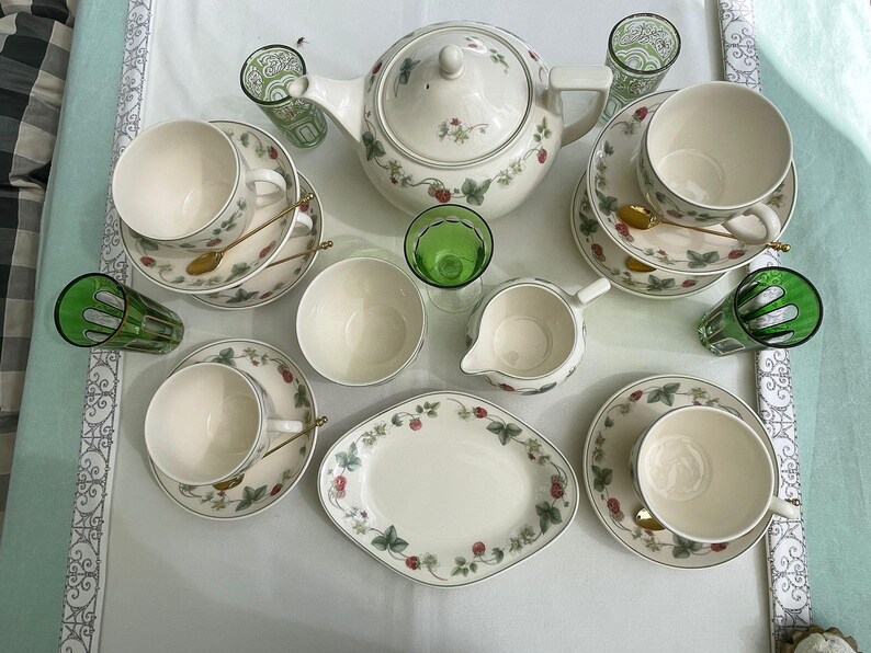 Wedgwood Queensware Raspberry Wedgwood Raspberry, Tea Set for 6 Place Settings, Collector’s Item ...