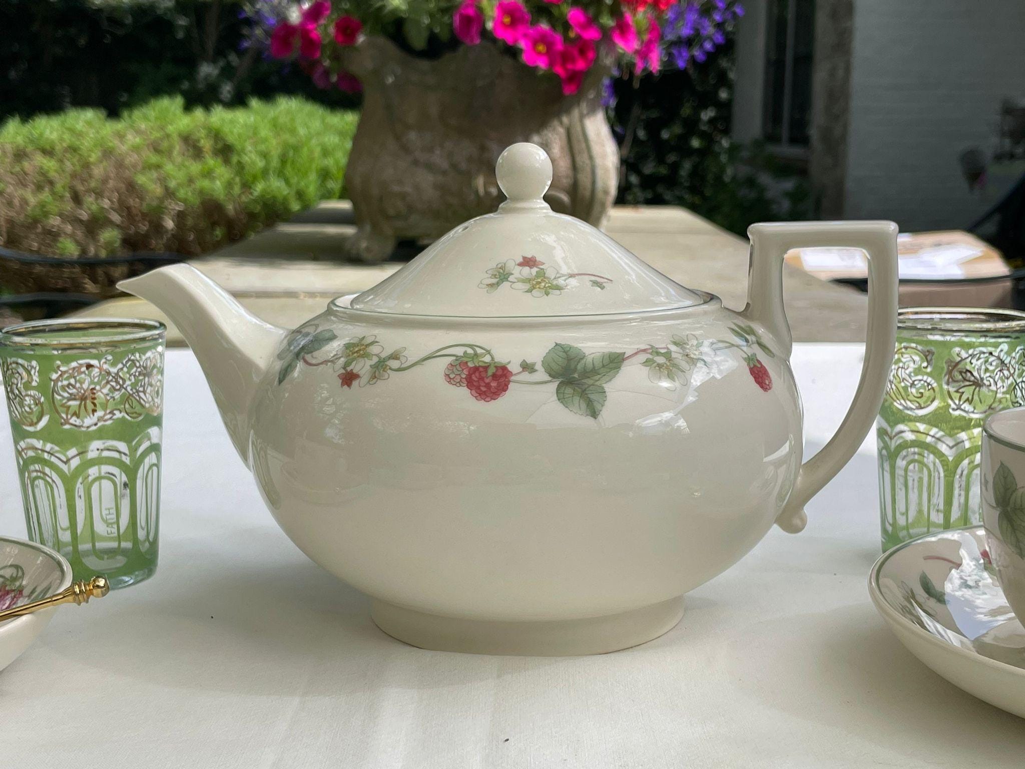 Wedgwood Queensware Raspberry Wedgwood Raspberry, Tea Set for 6 Place Settings, Collector’s Item ...