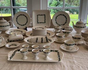 Wedgwood Napoleon Ivy Pattern Salad Dessert Plate 8.25