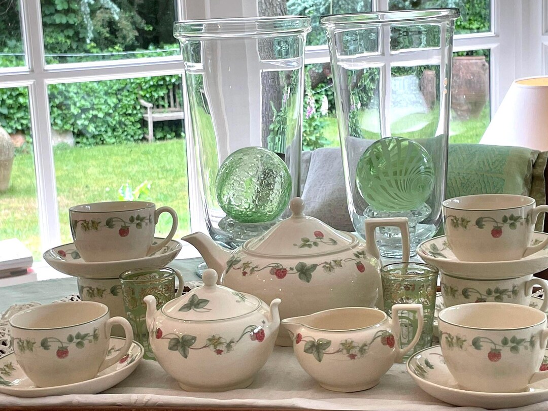 Wedgwood Queensware Raspberry Wedgwood Raspberry, Tea Set for 6 Place Settings, Collector’s Item ...
