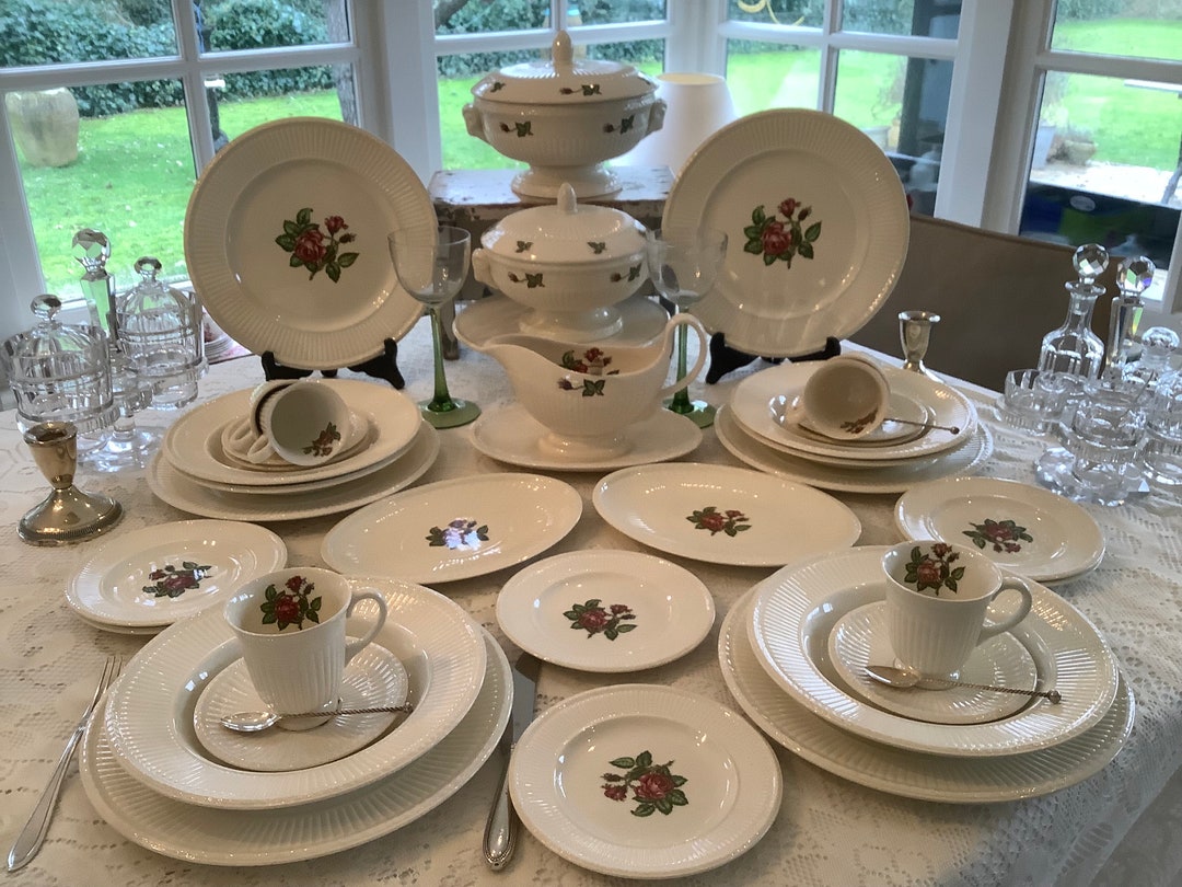   Moss Rose 食器セット Wedgwood Moss Rose Dinner Set for 6 Place Settings, Wedding Gift