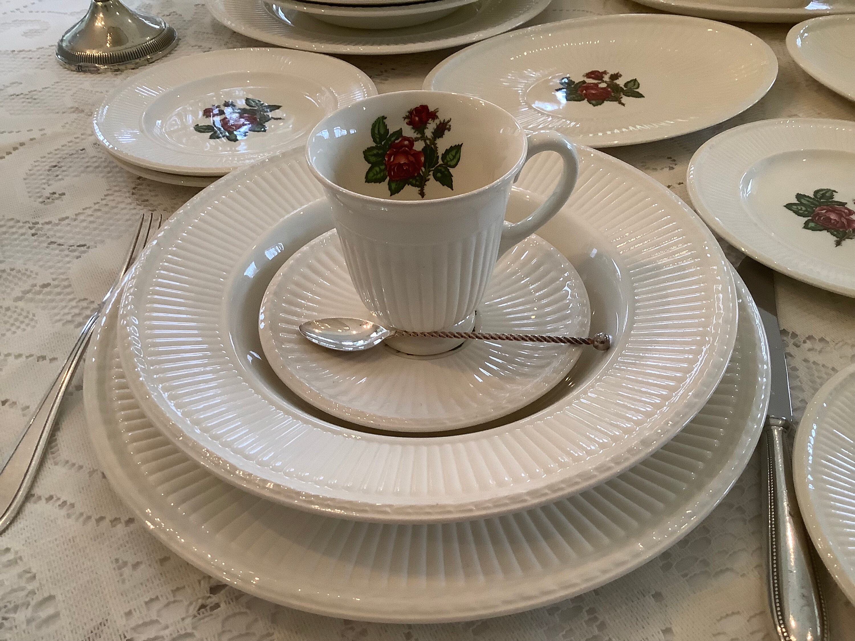 Wedgwood Moss Rose Dinner Set for 6 Place Settings, Wedding Gift