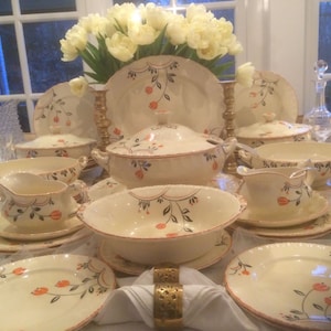 Grindley dinner service Tulips for 8 place settings, 34 pieces, wedding gift, bridal shower gift