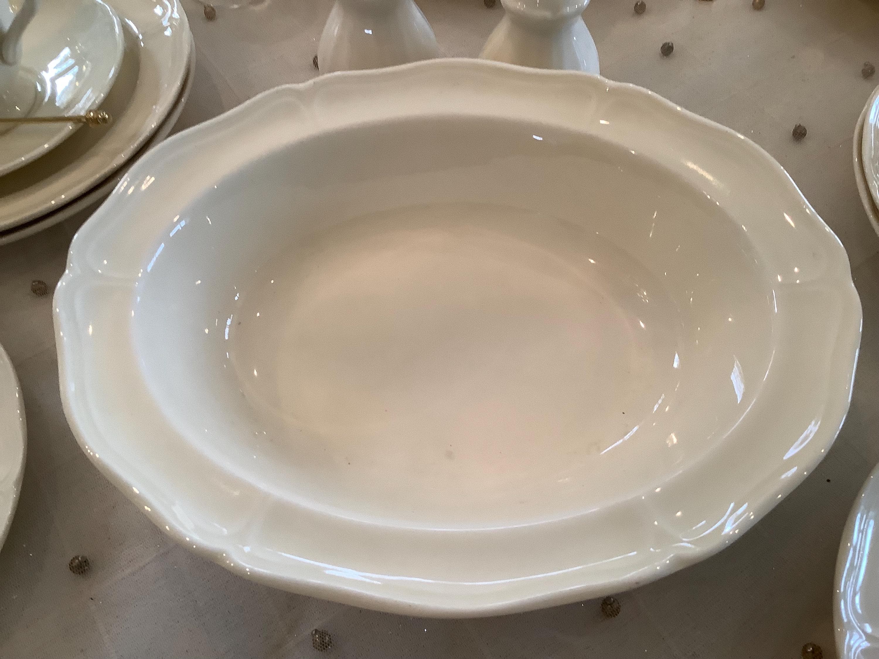 Wedgwood Queens Plain Dinner and Coffee Service, 6 Place Settings