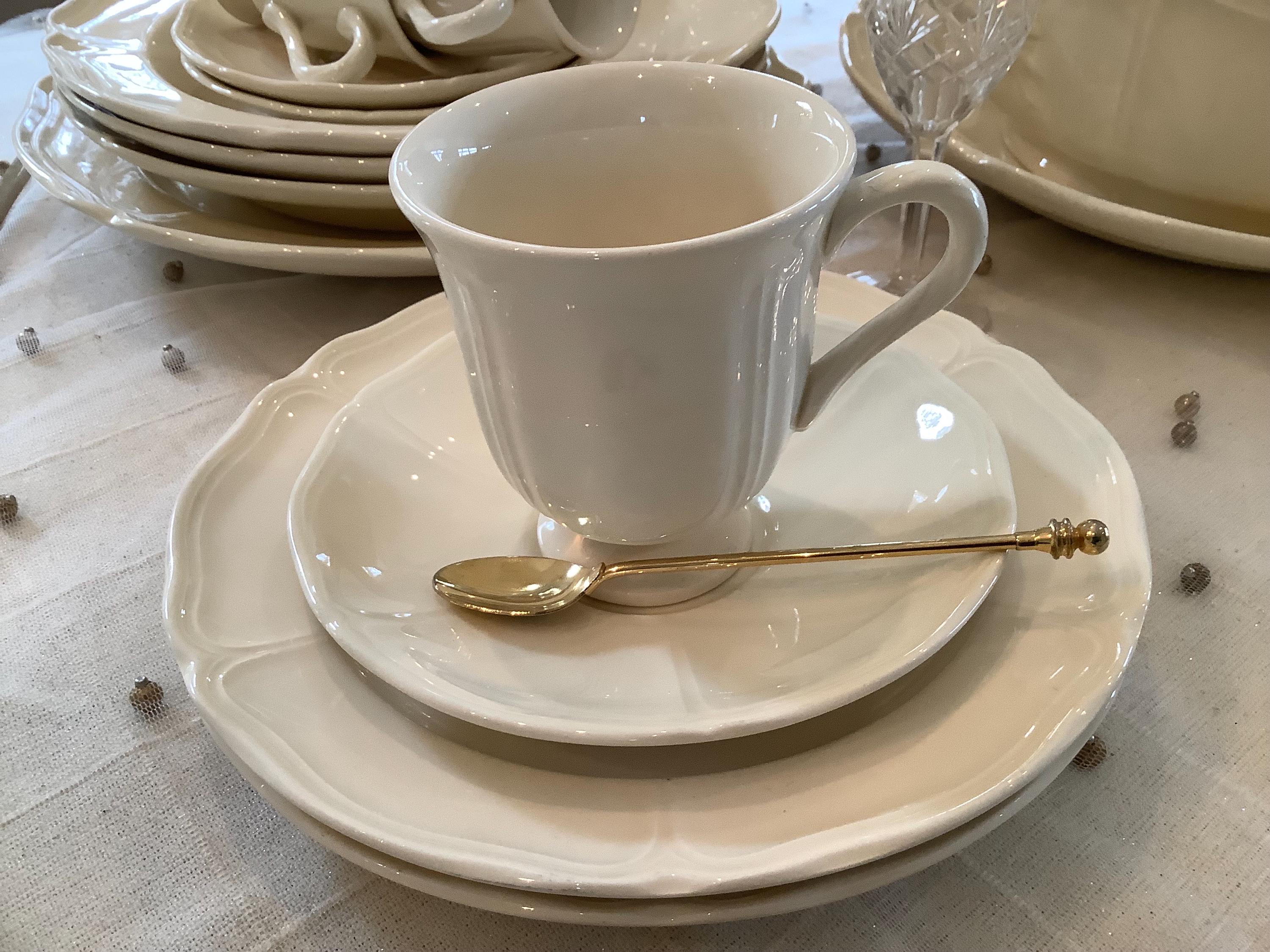 Wedgwood Queens Plain Dinner and Coffee Service, 6 Place Settings