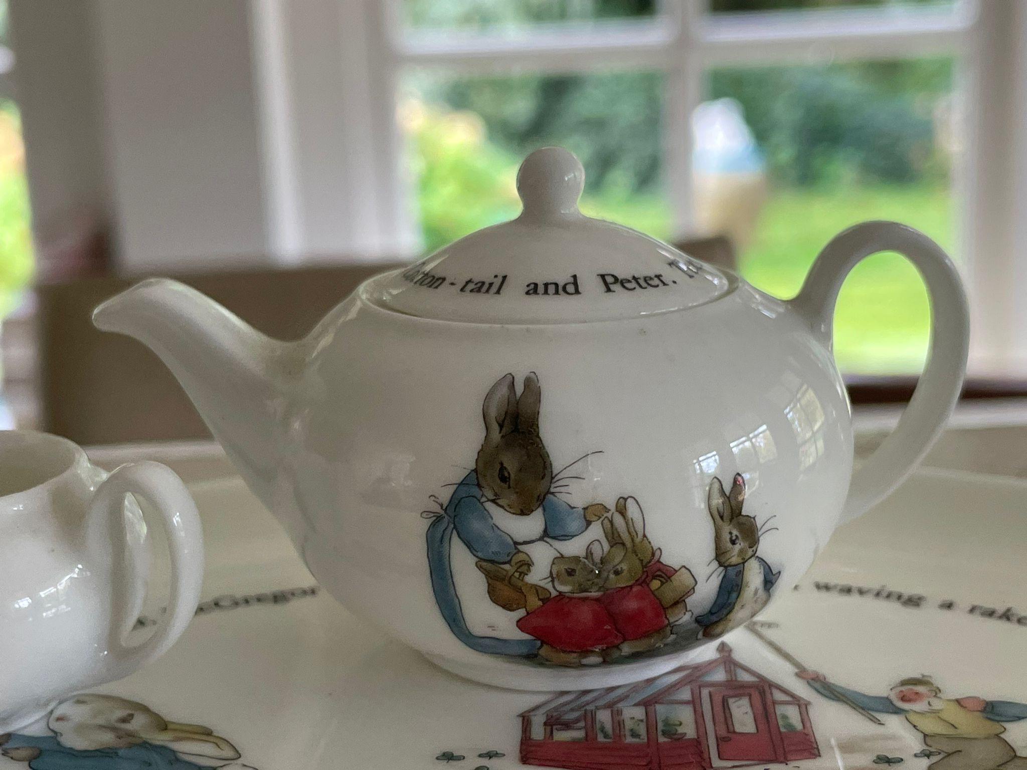 ウェッジウッド ピーターラビット ミニチュア ティー/コーヒーセット