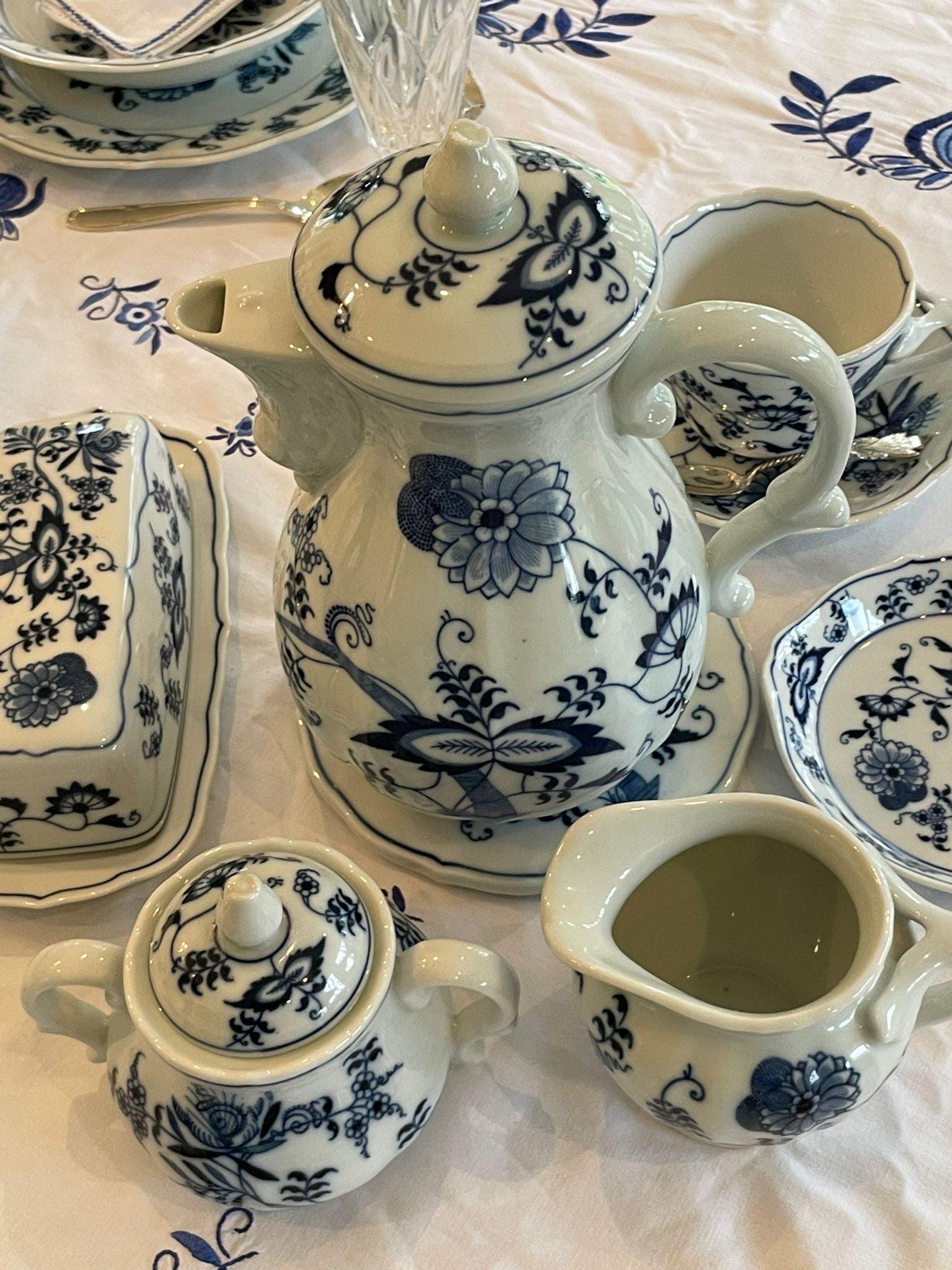 Blue Danube Porcelain Breakfast Set, Zwiebelmuster Onion Pattern