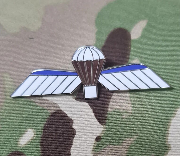 Netherlands Parachutist / Paratrooper Jump Wings Metal - B Wing (Basic) Colour Enamel - badge / brooch