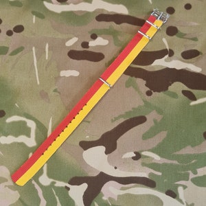 G10 NATO Military Regimental Universal Watch Strap - 18mm width - Royal Anglian, Minden Flash 1st Battalion