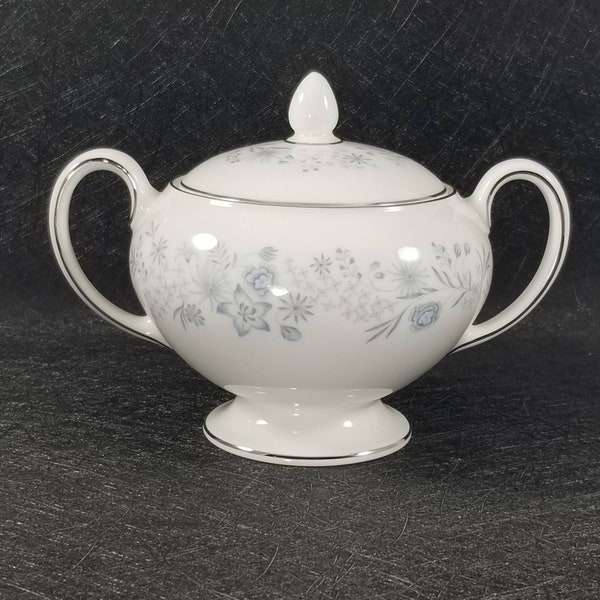 Wedgwood Belle Fleur R4356 Lidded Sugar Bowl Bone China England