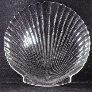Arcoroc France Coquillage Glass Clear Sea Shell Shaped Platter 13&quot;