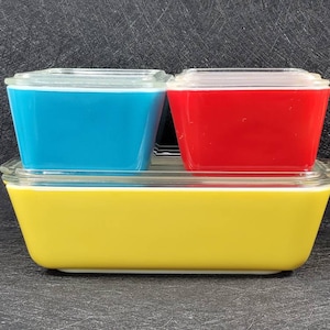 Vintage Set of 4 pieces Refrigerator Oven Freezer Lidded Dishes by Pyrex in Primary Colors 500 Series Made in USA