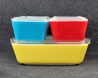 Vintage Set of 4 pieces Refrigerator Oven Freezer Lidded Dishes by Pyrex in Primary Colors 500 Series Made in USA