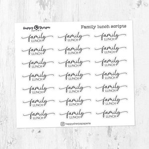 Może przedstawiać: Arkusz 18 białych naklejek z czarnym napisem "family lunch" powtarzanym. Naklejki są przeznaczone do użytku w planerze lub dzienniku.
