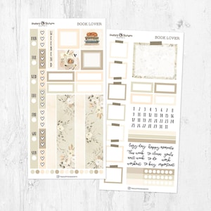 Può includere: Un set di adesivi per planner stampabili a tema amante dei libri. Gli adesivi sono in tonalità di marrone, beige e bianco con motivi floreali. Gli adesivi includono un calendario, caselle per scrivere e una casella con il testo "WEEKEND".