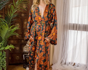 Satijnen kimono, luxe satijnen gewaad, elegante satijnen loungewear, unisex satijnen kimono, mode satijnen gewaad, kimono met etnische print, unisex gewaad