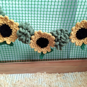 Guinea pig Sunflowers garland toy for cage decoration. Guinea pigs accessories. Small pet toys.