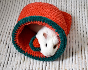 Stay open snuggle sack and pillow - Small pet bedding - Sleeping bag and pillow for guinea pig, hedgehog, rat and other small animals