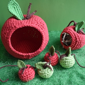 Red Apple Guinea Pig Cage Set: House, Hay Bag & Garland