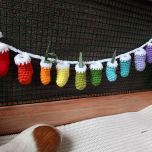 Christmas Crochet Garland: Guinea Pig Cage Advent Calendar