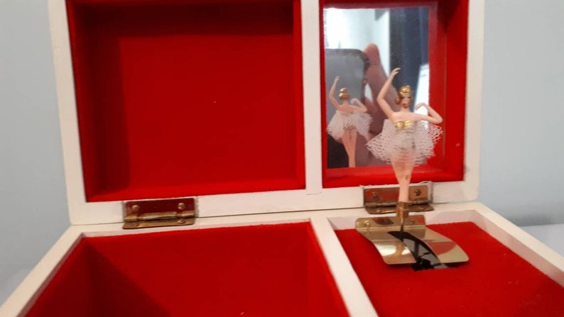 Vintage child/'s piano jewellery box Plays Somewhere my Love