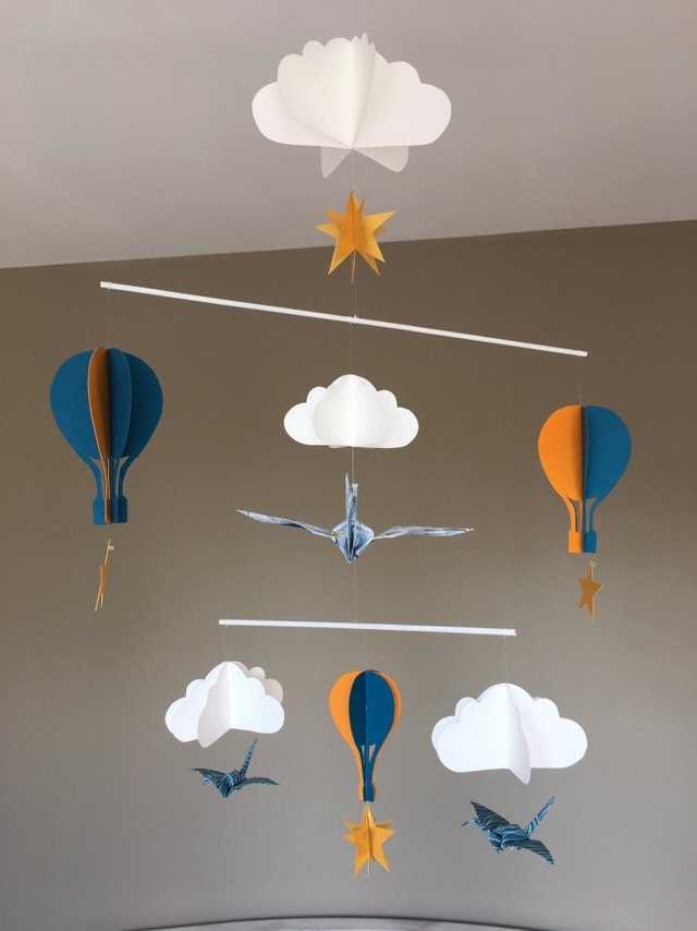 Mobile Bébé Origami Montessori Bleu Canard Jaune Moutarde Orange Montgolfières Étoiles Dorées Nuages