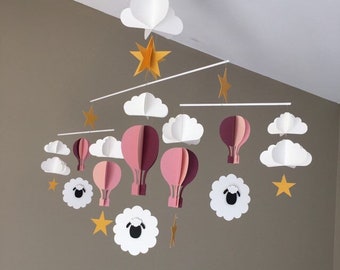 Mobile bébé montessori montgolfières rose bordeaux moutons étoiles et nuages papier