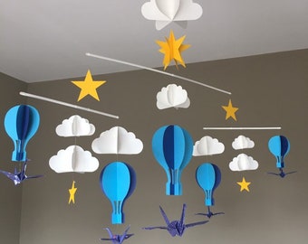 Mobile bébé bleu origami montessori cinétique montgolfières nuage étoile