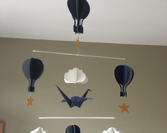 Mobile bébé cinétique montgolfière origami montessori étoile dorées bleu nuit gris papier