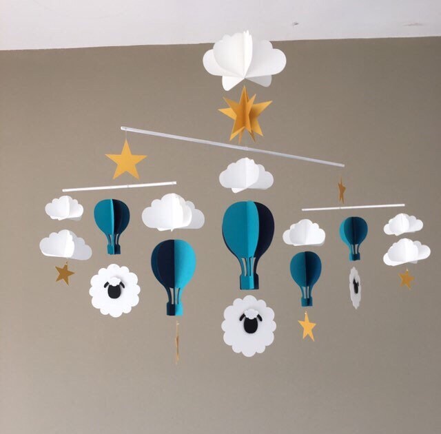 Mobile Bébé Montessori Montgolfière Moutons Étoiles Nuages Bleu